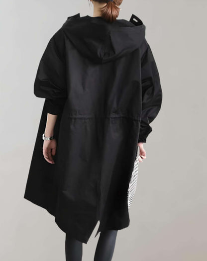 Waterdichte en warme trenchcoat met capuchon